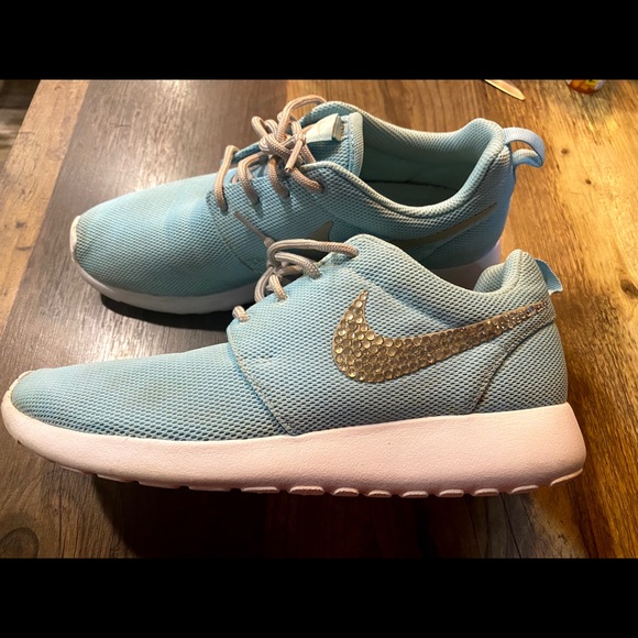 Nike Roshe Glitter Kicks - Picture 1 of 11
